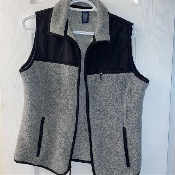 GAP vest - Picture 1 of 3